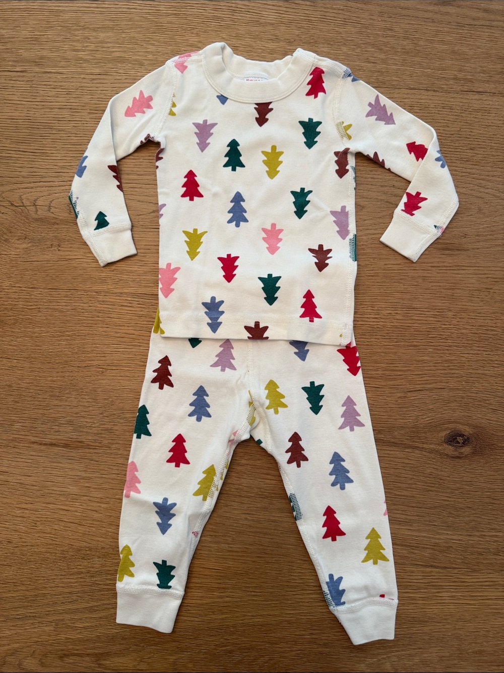 Hanna Andersson Cream Pajama Set with Multicolor Christmas Tree Prints, 18-24 M